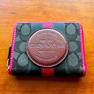 <Coach >signature pink wallet
